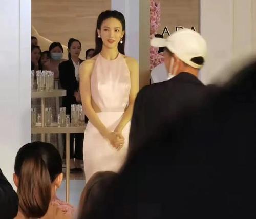 娱乐圈吃瓜爆料有孩子,明星夫妻喜得贵子，甜蜜晒娃引网友热议  第2张
