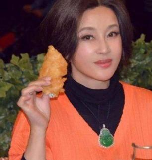 娱乐圈吃瓜艺人是谁,揭秘那些热衷于八卦的明星们  第3张