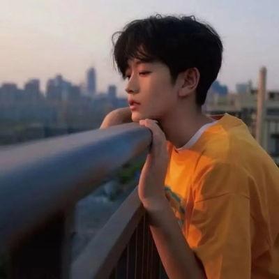 娱乐吃瓜的头像男真人,男真人生吃瓜背后的故事  第2张