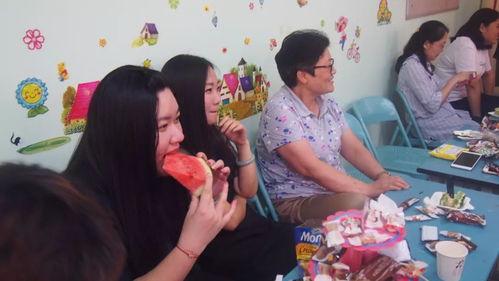 两个人吃瓜的娱乐,揭秘两位吃瓜群众的欢乐时光 第2张 两个人吃瓜的娱乐,揭秘两位吃瓜群众的欢乐时光 第2张