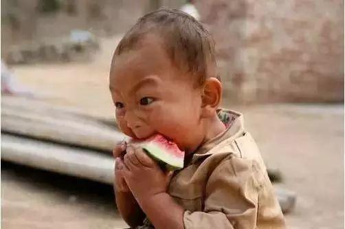 娱乐吃瓜孩子是谁啊,他是谁？背后的故事与影响力  第2张