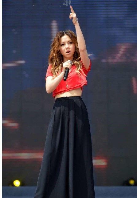 娱乐吃瓜酱邓紫棋,娱乐吃瓜酱的璀璨星光  第2张