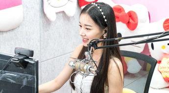 娱乐吃瓜主播真假对比视频,真假视频大对比,真相究竟如何? 第1张 娱乐吃瓜主播真假对比视频,真假视频大对比,真相究竟如何? 第1张