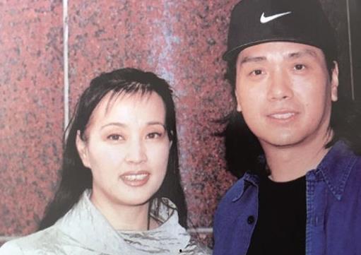 娱乐吃瓜视频封面怎么做,创意与技巧解析 第3张 娱乐吃瓜视频封面怎么做,创意与技巧解析 第3张