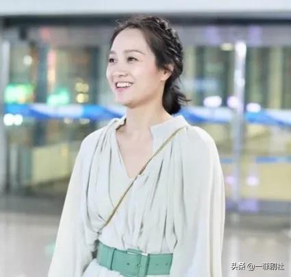 穿书之吃瓜娱乐圈,从吃瓜路人甲到瓜王传奇 第3张 穿书之吃瓜娱乐圈,从吃瓜路人甲到瓜王传奇 第3张